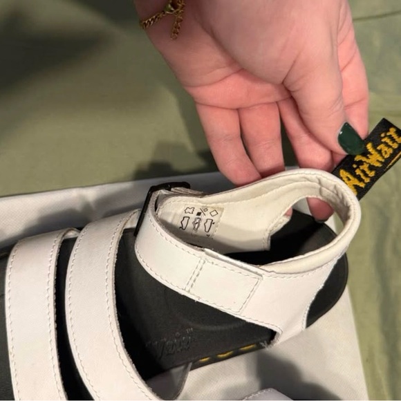 DR. MARTENS BLAIRE SANDALS
Size 9 (EU41) - Picture 4 of 7